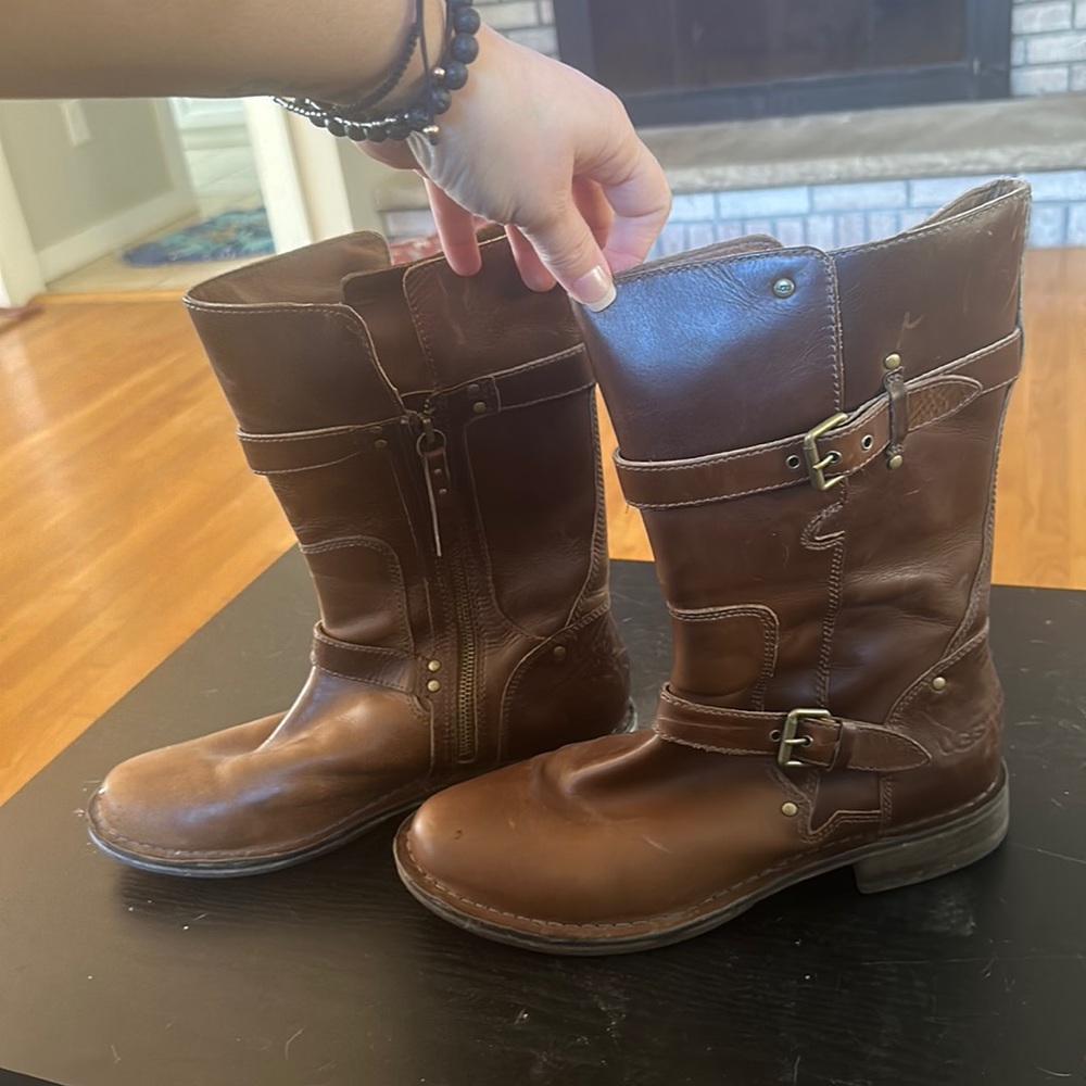 Ladies size 10 UGG boots